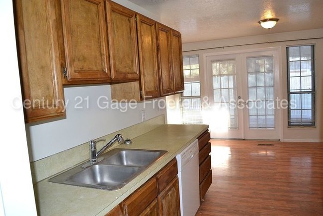 Foto del edificio - Updated 2 Bedroom Townhouse