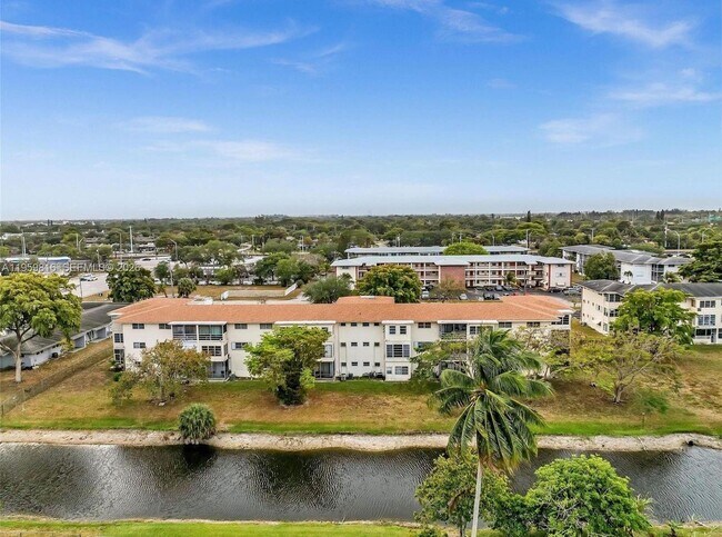 Foto del edificio - 4731 NW 10th Ct