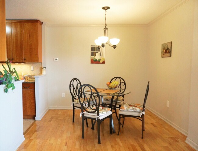 Foto del edificio - 44 Strawberry Hill Ave
