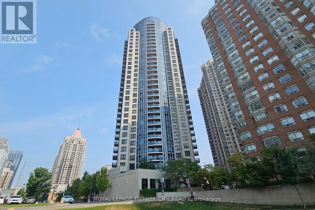 Building Photo - 330-1330 Burnhamthorpe Rd W