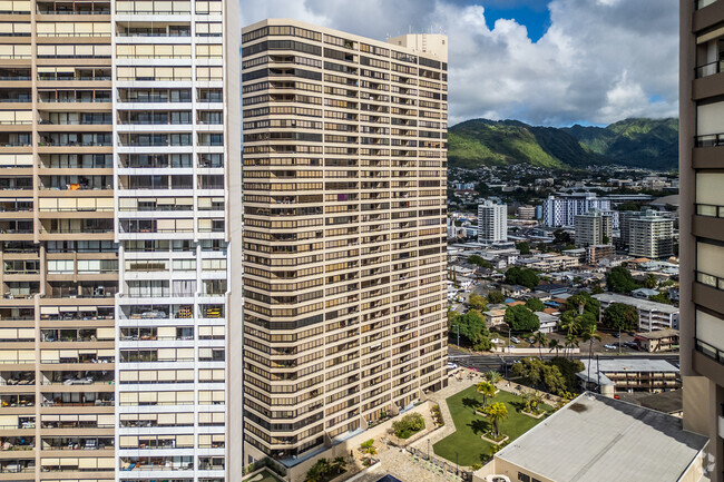 Building Photo - Iolani Court Plaza