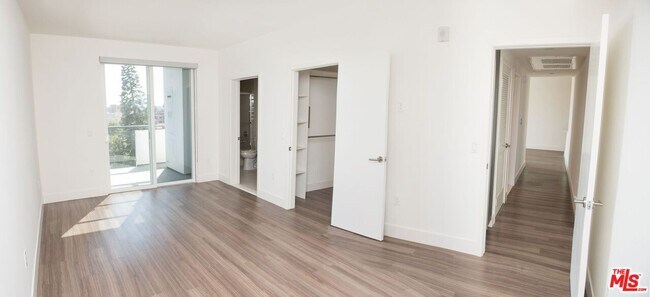 Foto del edificio - 3618 Dunn Dr