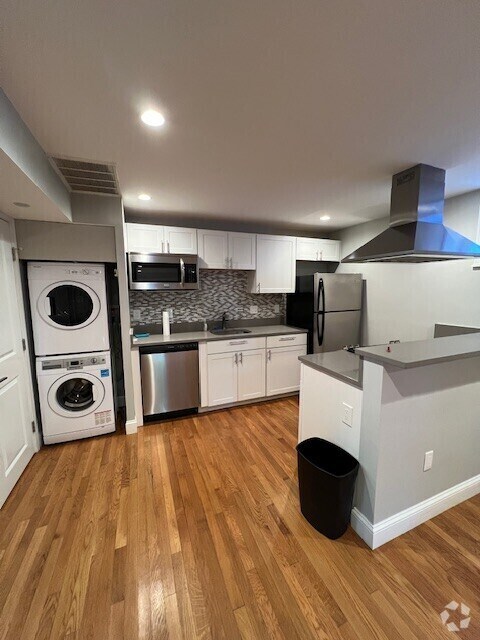 Building Photo - 37 Iroquois St