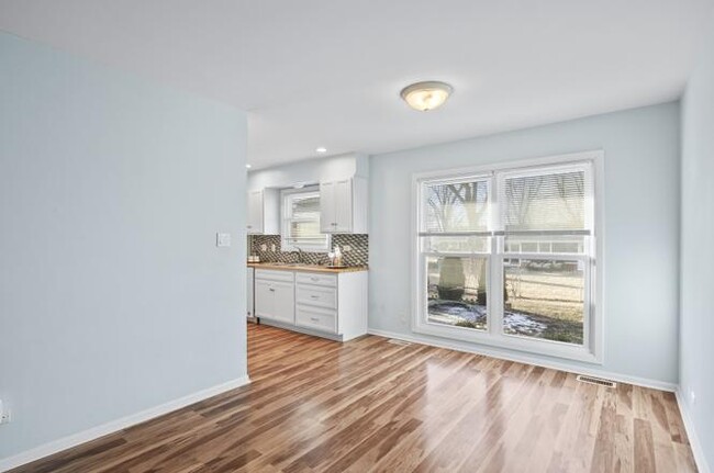 Foto del edificio - 1230 Hemlock Dr