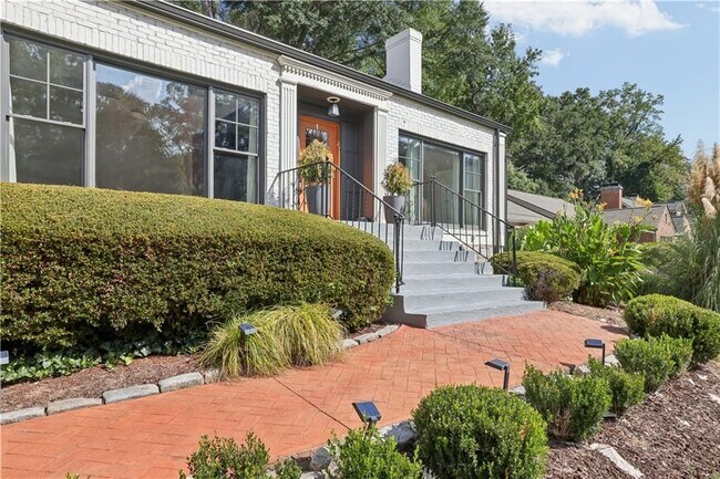 Building Photo - 1320 Pasadena Ave NE