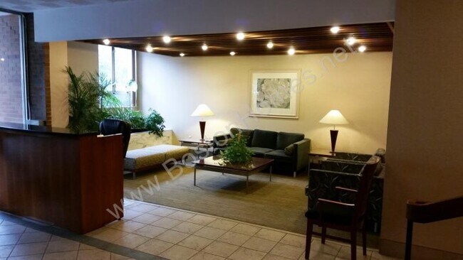 Foto del edificio - 45 Longwood Ave