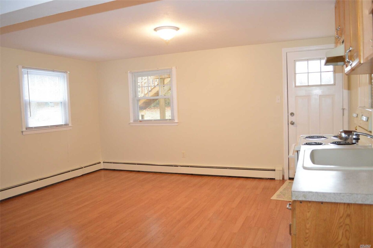 Primary Photo - 5 Rosemont Ave