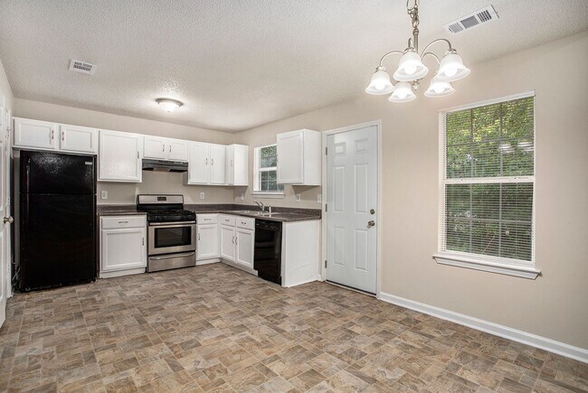 Building Photo - 3 Bedroom 2 Bath House