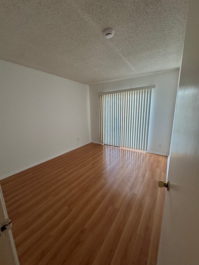 Building Photo - 11974 Walnut Ln