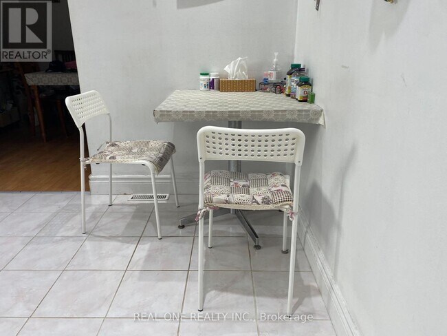 Photo du bâtiment - 334 Chester Le Blvd