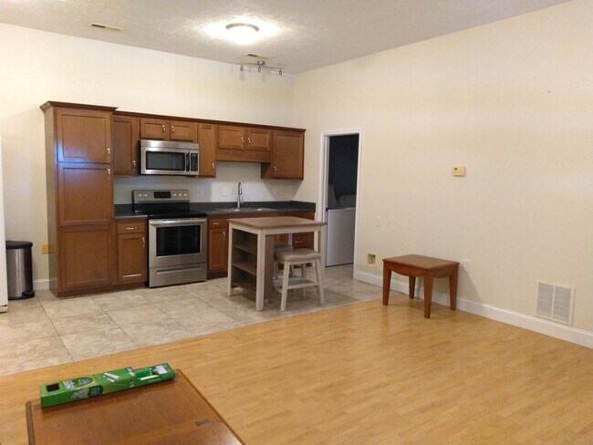 Apt A kitchen 2 - 1995 KY-90