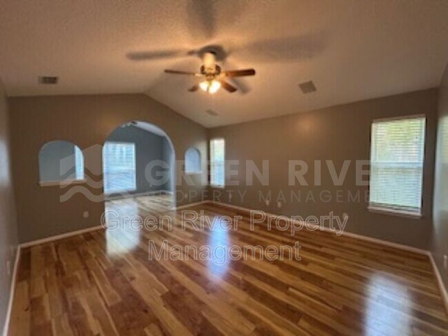 Foto del edificio - 1559 Lakeway Dr