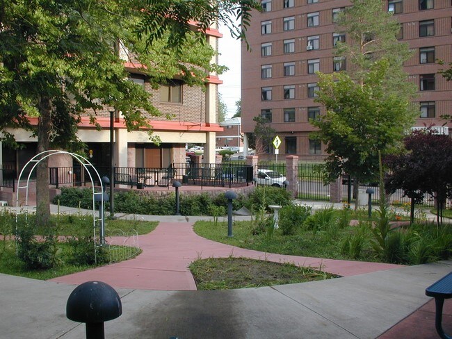 Foto principal - Walsh Manor Apartments