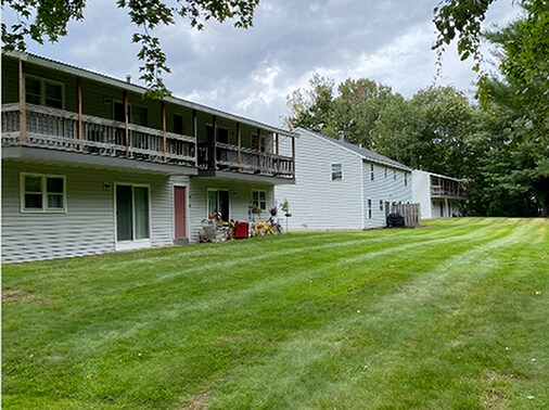 Jardines, donde puedes relajarte y divertirte - Halfmoon Garden Apartments, LLC