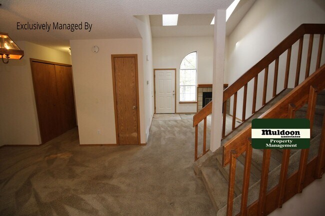 Foto del edificio - Coming Soon! Comfortable Townhome!