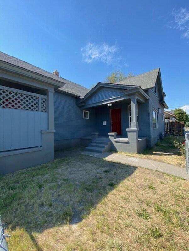 Primary Photo - 2704-2704 W Boone Ave