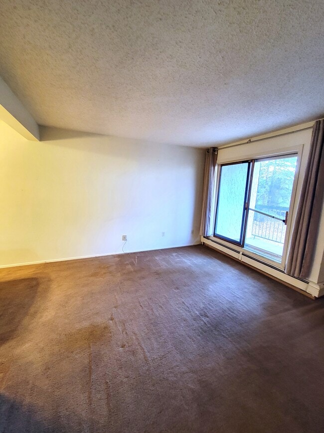 Building Photo - 104 10 St