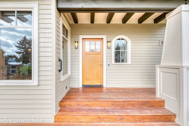 Foto del edificio - 3 br, 2 bath House - 9709 Lake Shore Blvd NE