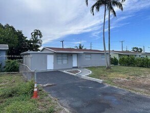 Building Photo - 4285 SW 48th Ct