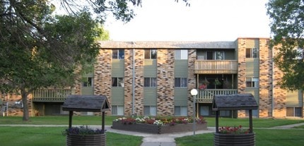 Building Photo - Woodsmere