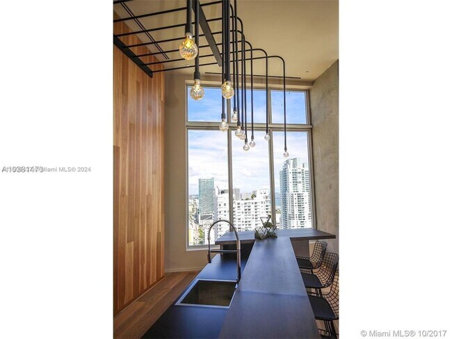 Foto del edificio - 151 SE 1st St