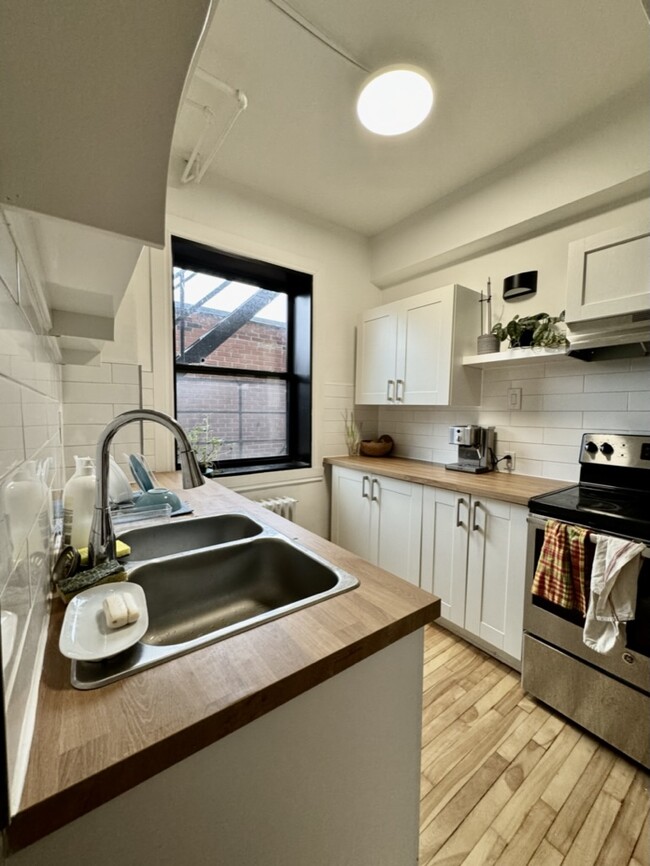 Photo du bâtiment - 1221 Rue Rachel E