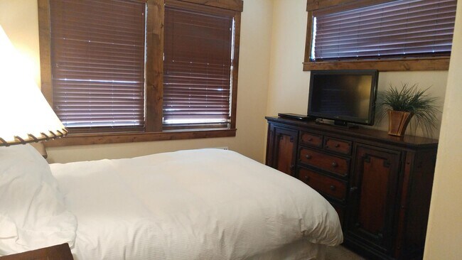 Foto del edificio - Watermark Condo - Fully Furnished Sept 1st...