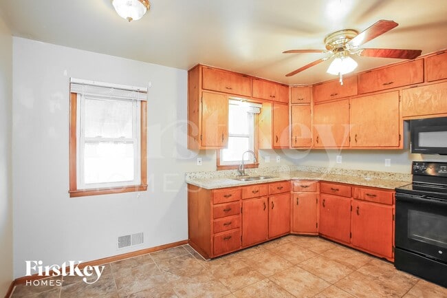 Building Photo - 1012 Magnolia W