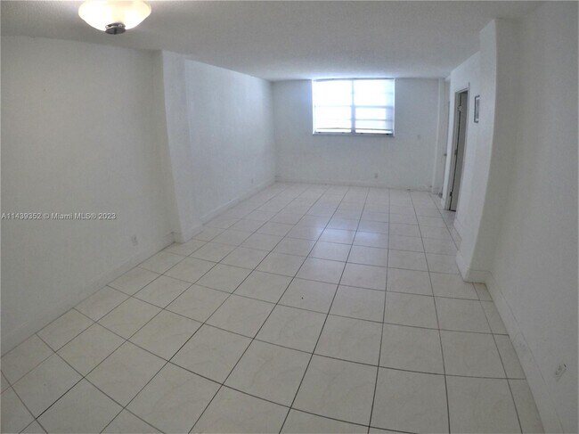 Foto del edificio - 2903 NE 163rd St