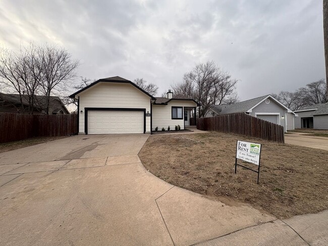 Building Photo - Remodeled 3 Bedroom 2 Bathroom with a 2 car Garage Home For Rent!