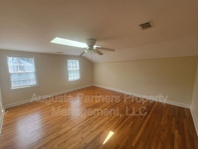 Building Photo - 116 Broad St