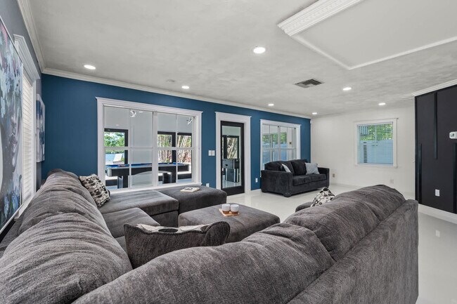Building Photo - 6710 Myrna Dr