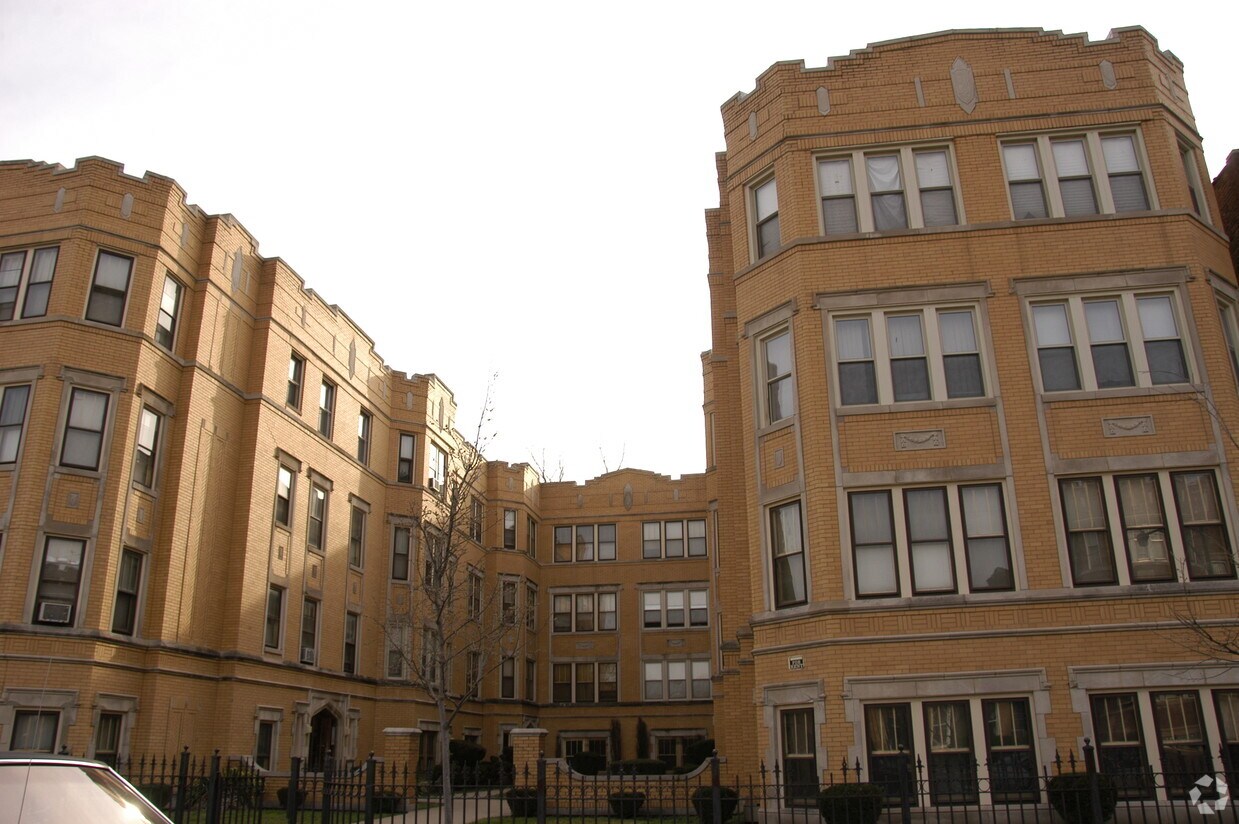 Primary Photo - 7919-7925 S Wood St