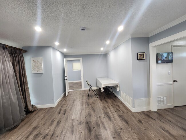 Foto del edificio - 11665 Babbitt Ave