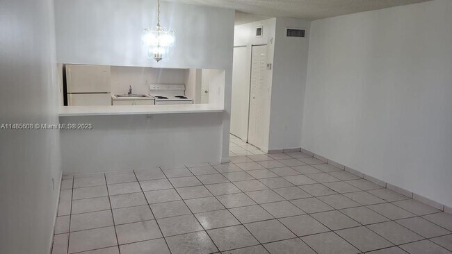 Foto del edificio - 251 NW 177th St