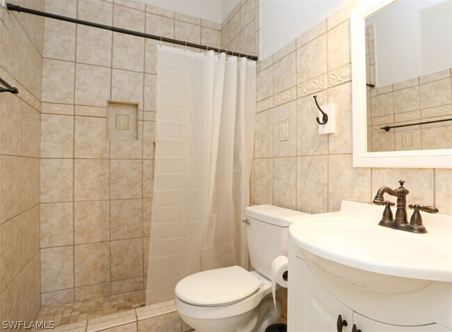 Building Photo - 1046 Oak Forest Dr