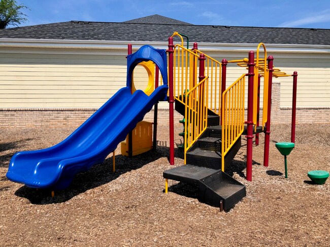 Parque infantil vallado - The Plantation at Pleasant Ridge