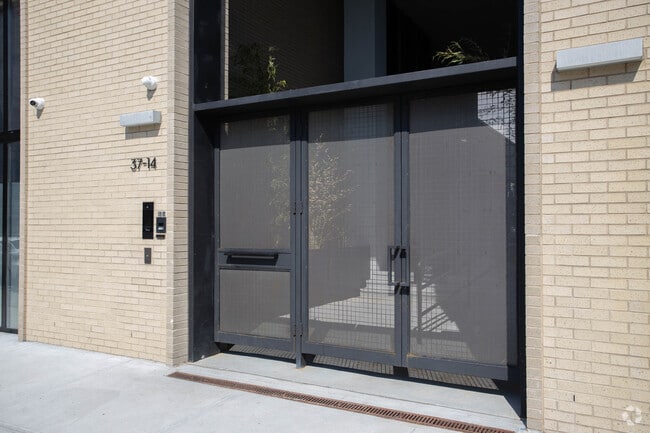 Building Photo - The Neighborly