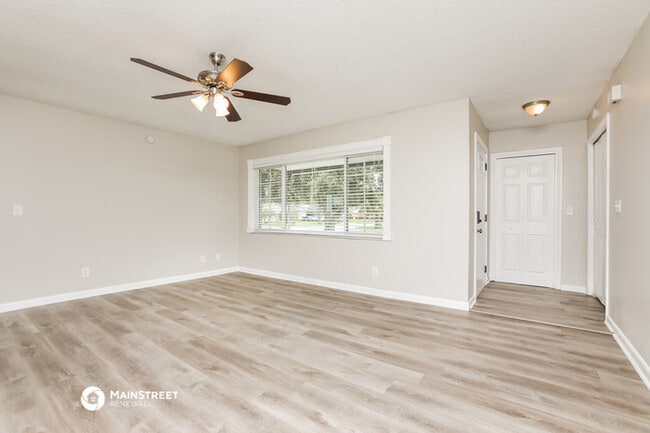 Building Photo - 6762 Patrick Henry Ln
