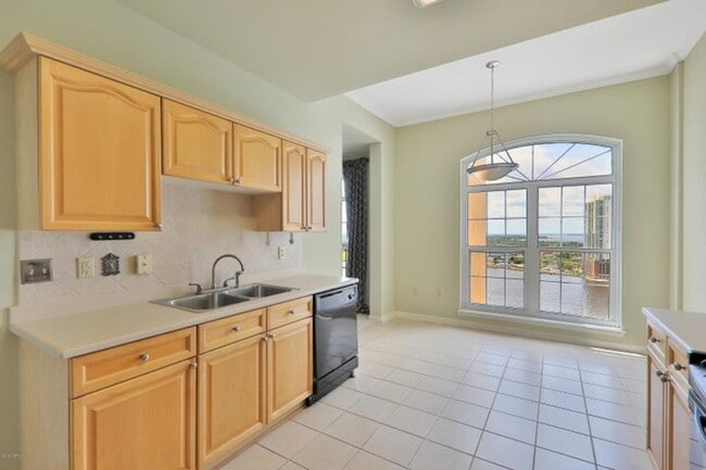 Building Photo - St Johns River Views!