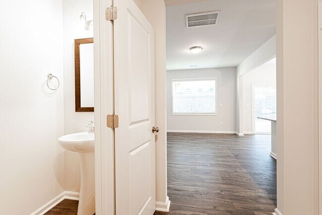 Building Photo - Brand New Townhome in Peachtree Park in Du...