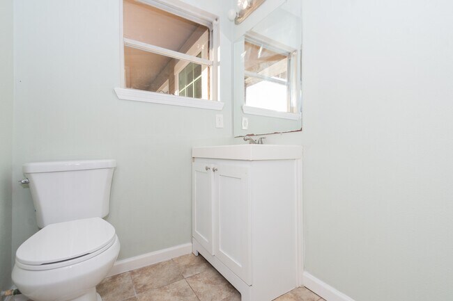 Foto del edificio - 3707 Meadowlake Rd