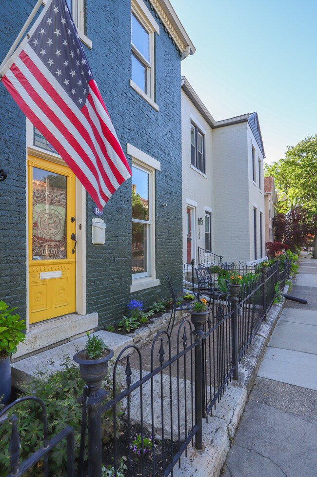 Building Photo - 137 Brown St