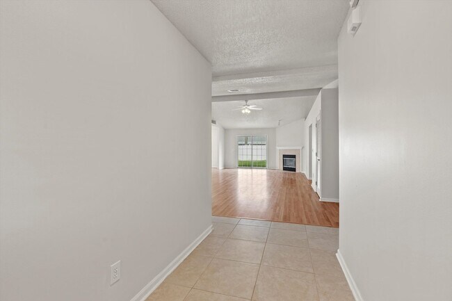 Foto del edificio - Available NOW