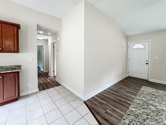 Building Photo - Charming Ranch in Highly Sought-After Grea...