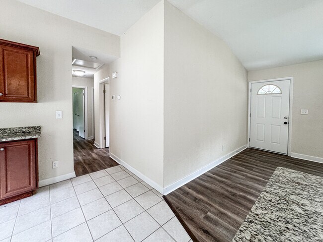 Foto del edificio - Charming Ranch in Highly Sought-After Grea...