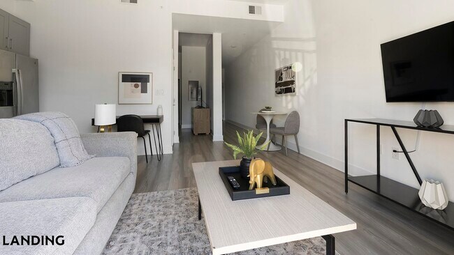 Foto del edificio - 2250 McGregor Blvd