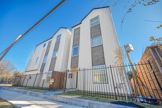 Building Photo - 1718 Hardy St