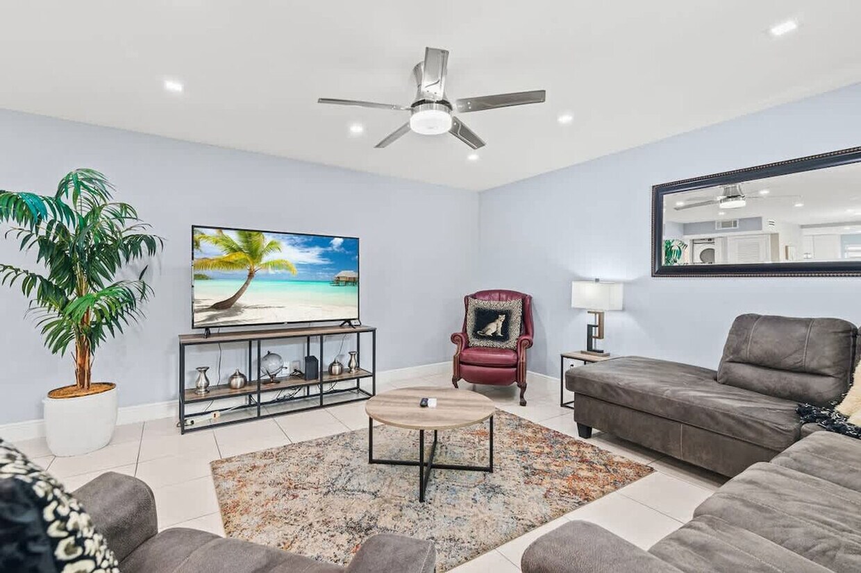 Foto principal - 2424 NE 9th St