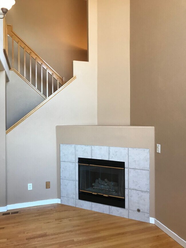 Foto del edificio - Beautiful 2 BED/3 BATH Louisville Townhome...
